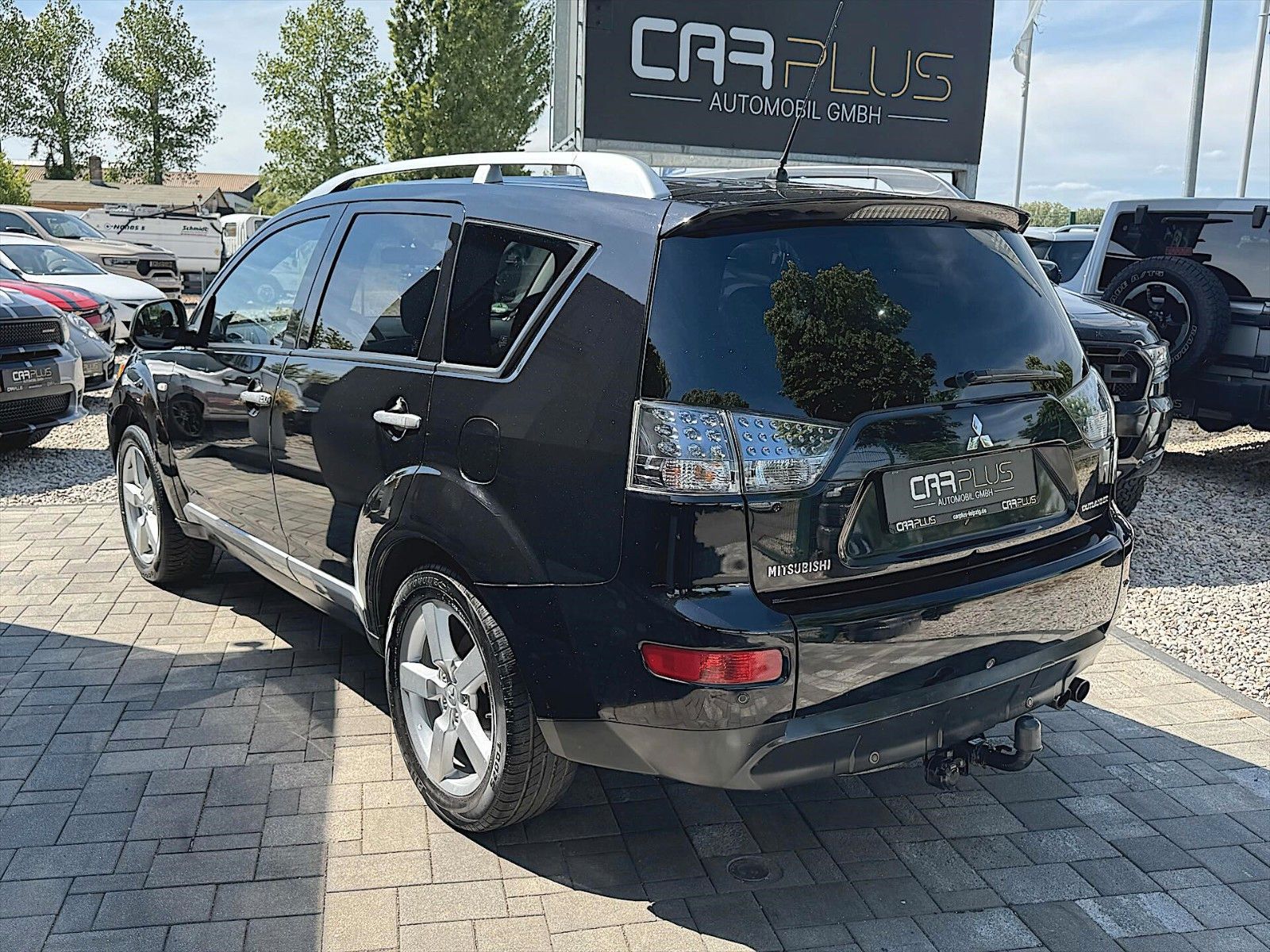 Fahrzeugabbildung Mitsubishi Outlander 2.2 DI-D Intense 4x4 4WD *7 Sitze*