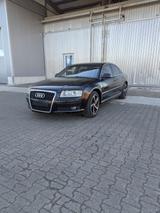 Audi A8 3.7 V8 - Audi A8 mit Benzin-Antrieb: Limousine, 3.7
