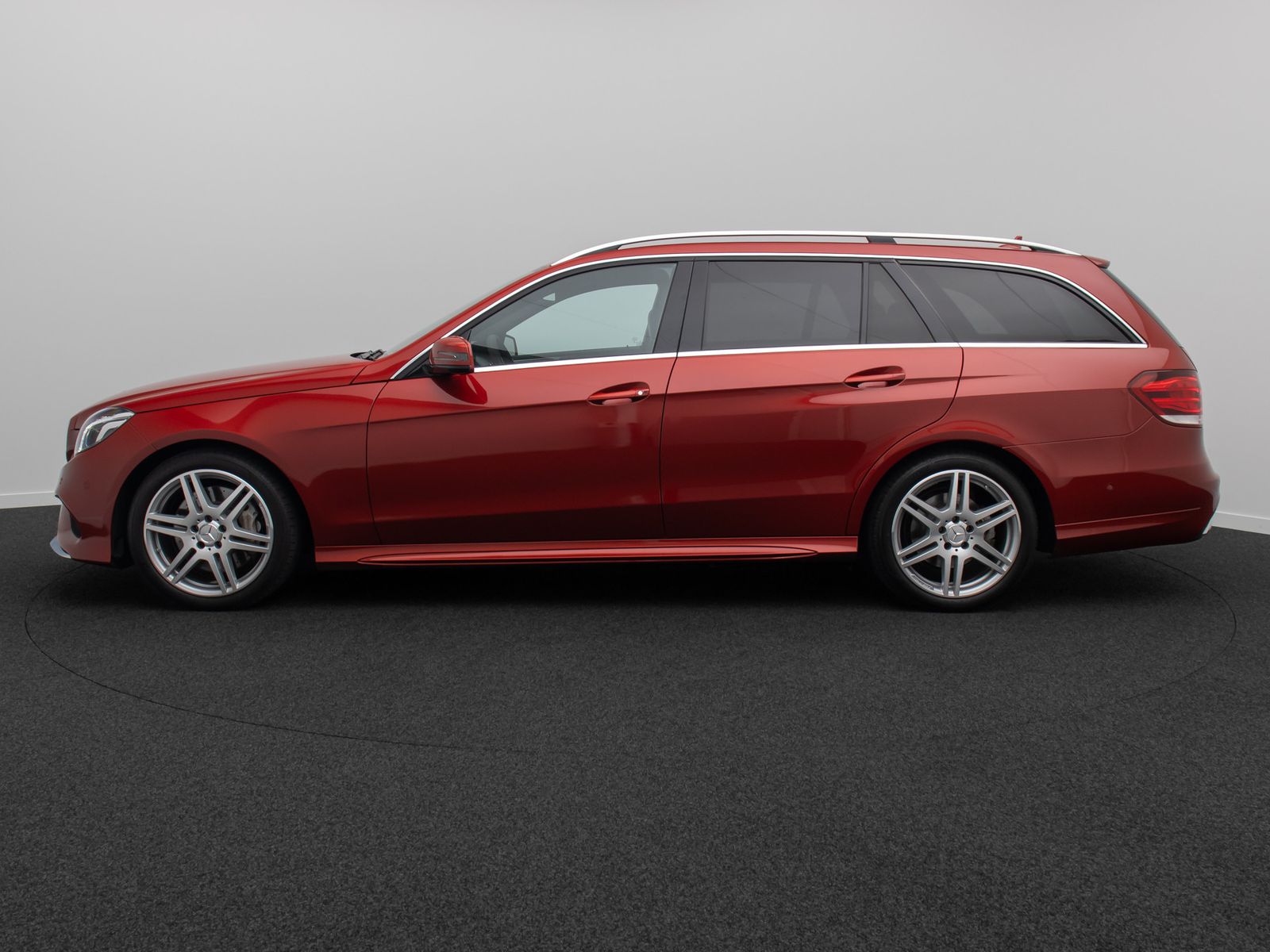Fahrzeugabbildung Mercedes-Benz E 350 BlueTEC PDC Navi Tempomat LED Leder 18Zoll