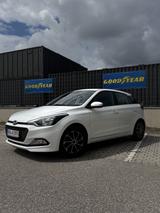 Hyundai i20 GO | 2. Hand | TÜV & Service neu  Scheckheft - Hyundai i20 von privat