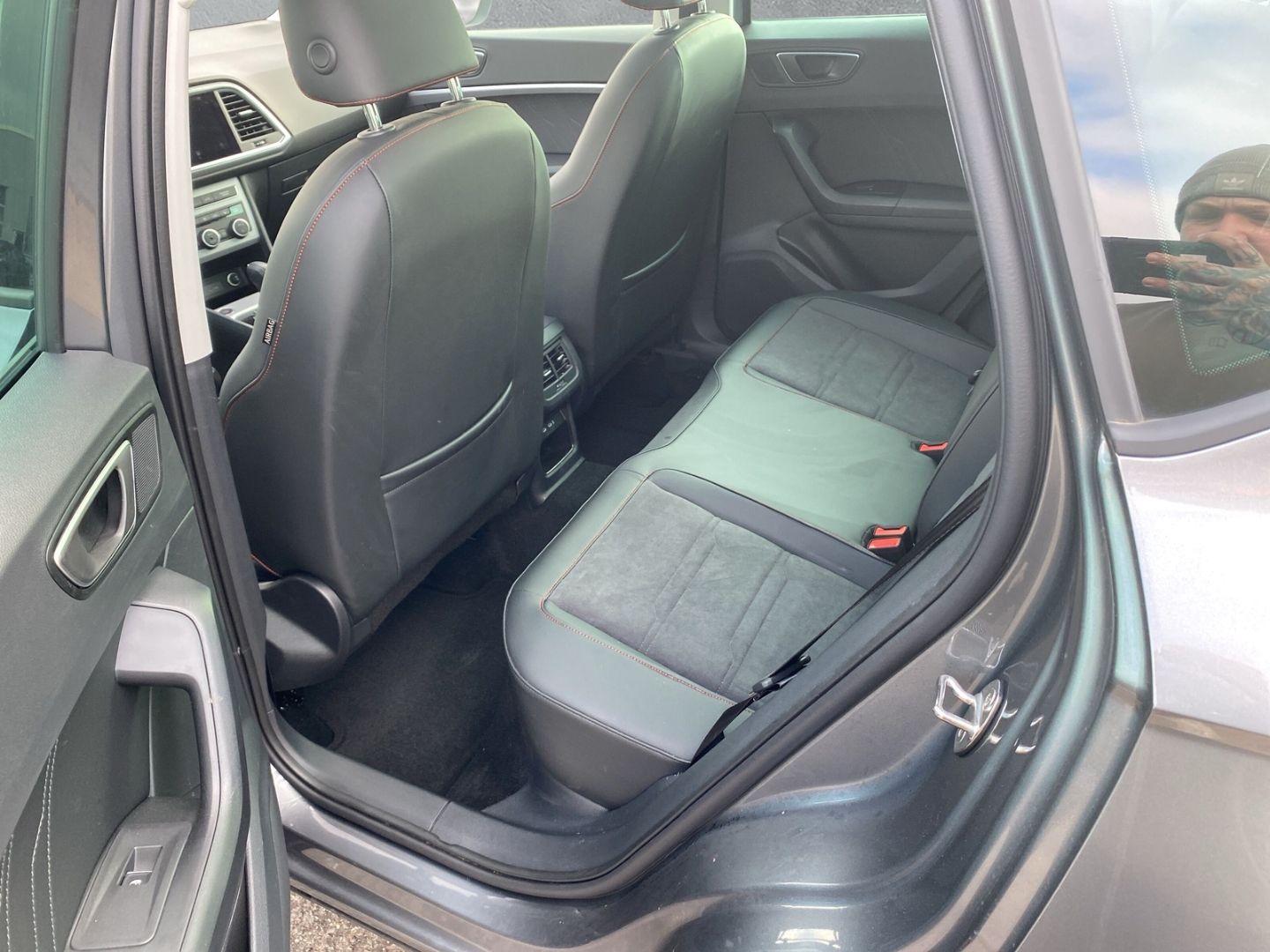 Fahrzeugabbildung SEAT Ateca FR 4Drive 2.0 TDI EU6d AD AHK-klappbar Nav