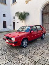 Lancia Delta 1.3 LX Rosso Monza - rote Lancia Delta
