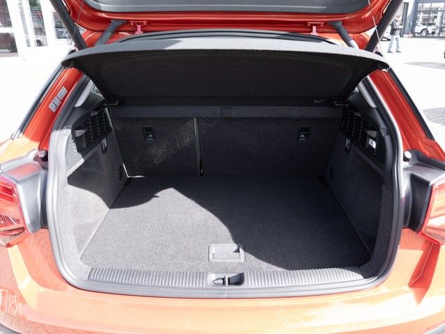 Q2 1.6 TDI design AHK+PANO+LED+NAVI