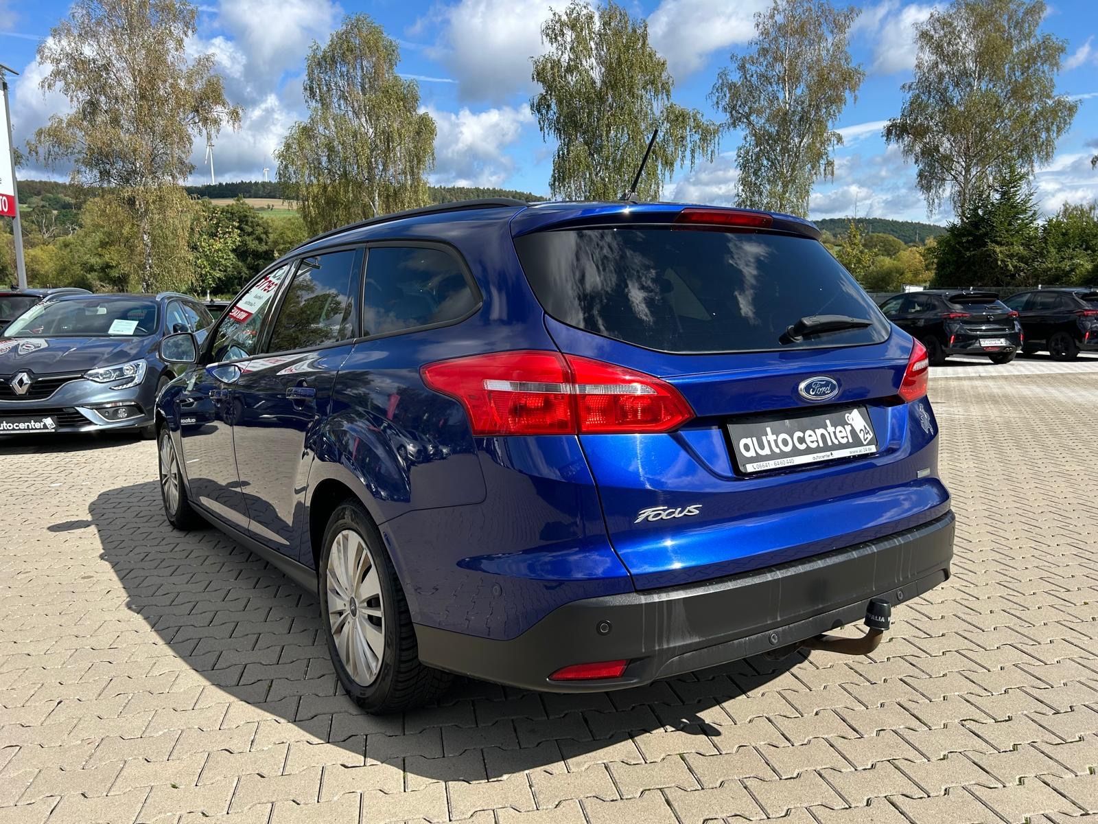 Fahrzeugabbildung Ford Focus Turnier Business°Navi°Winterpaket°AHK