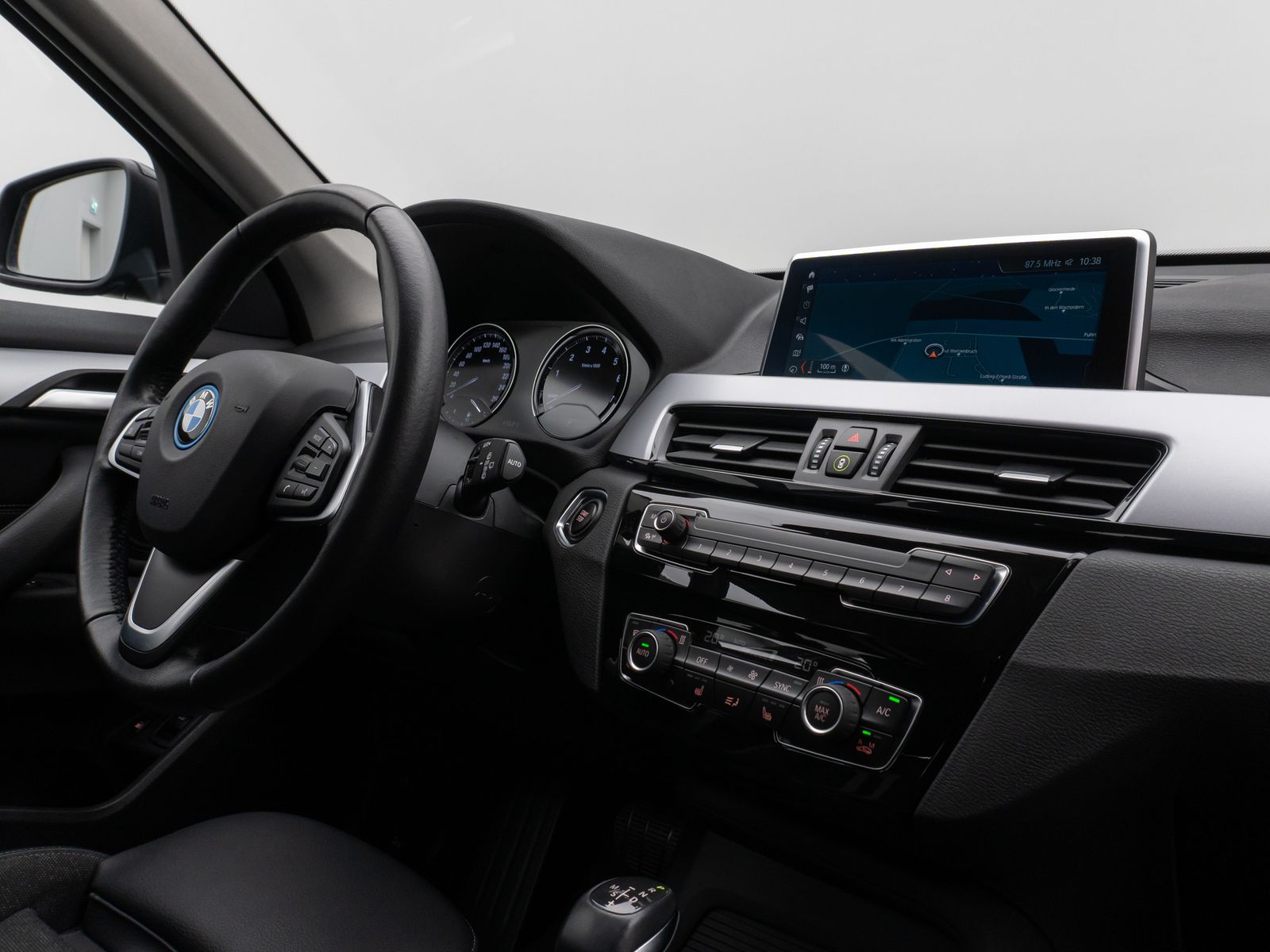 Fahrzeugabbildung BMW X1 xD25e Kamera DAB Komfort Sportsitz Parkassist