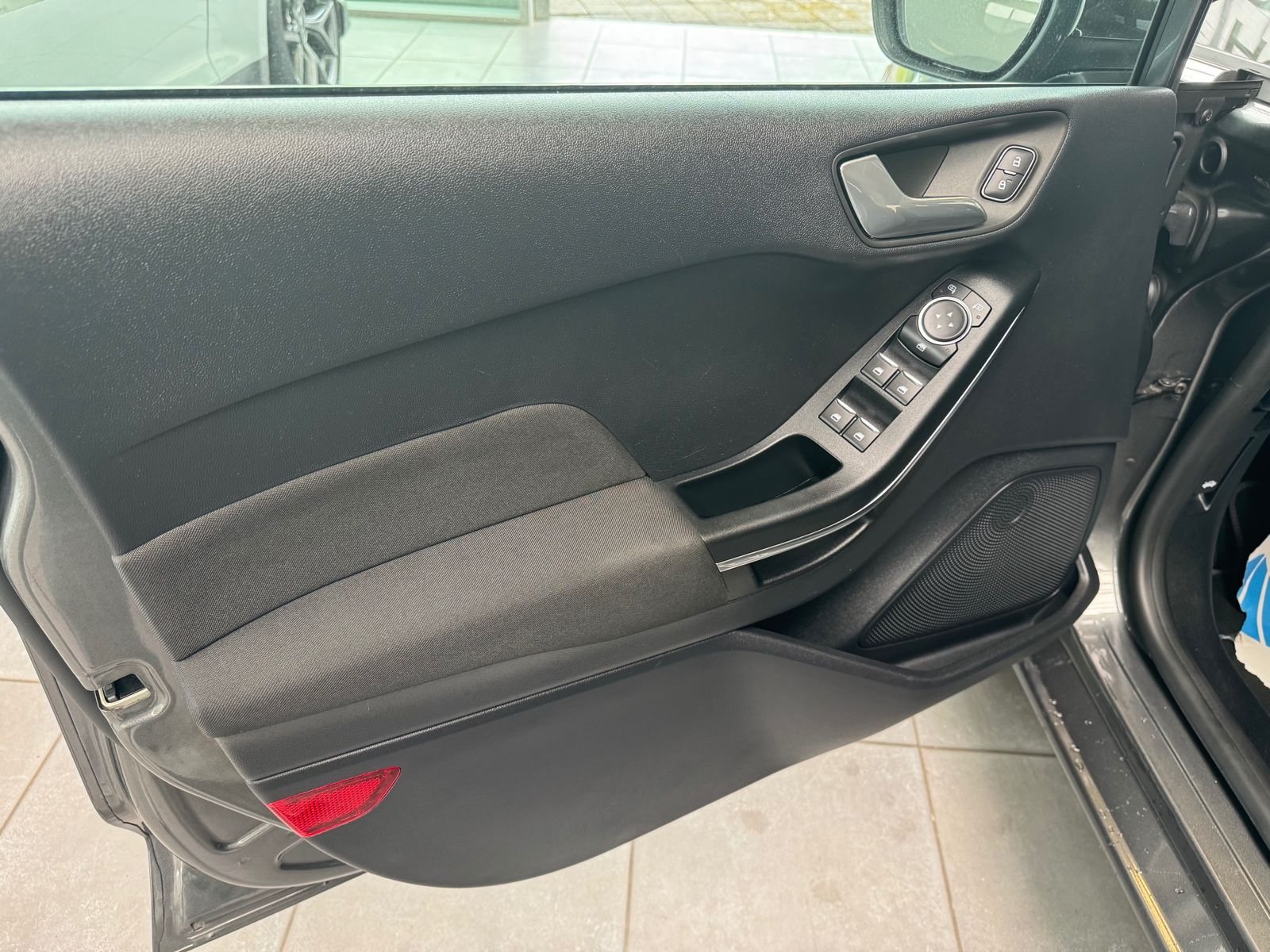 Fahrzeugabbildung Ford Fiesta Titanium/Winterpaket/LED/Sportsitze