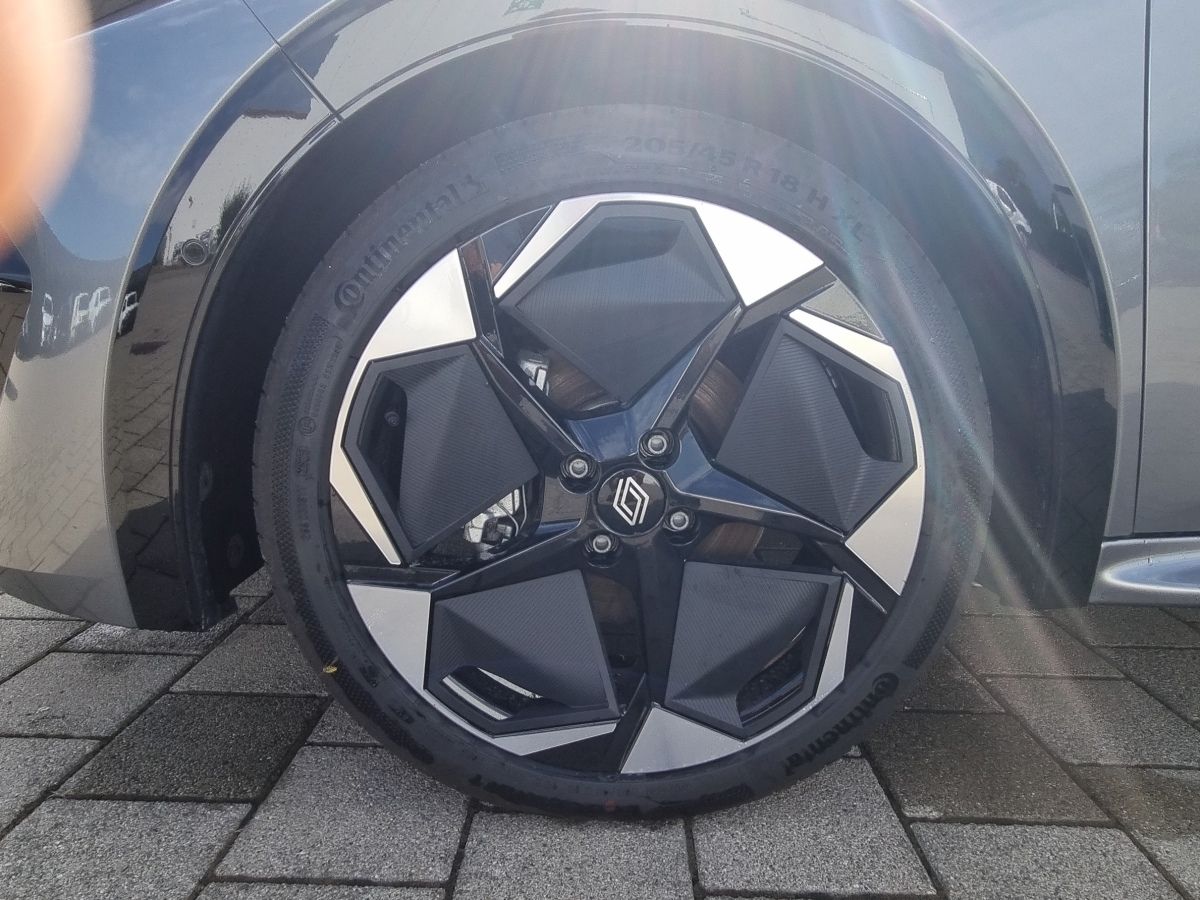 Fahrzeugabbildung Renault Clio Techno Full Hybrid E-Tech 160