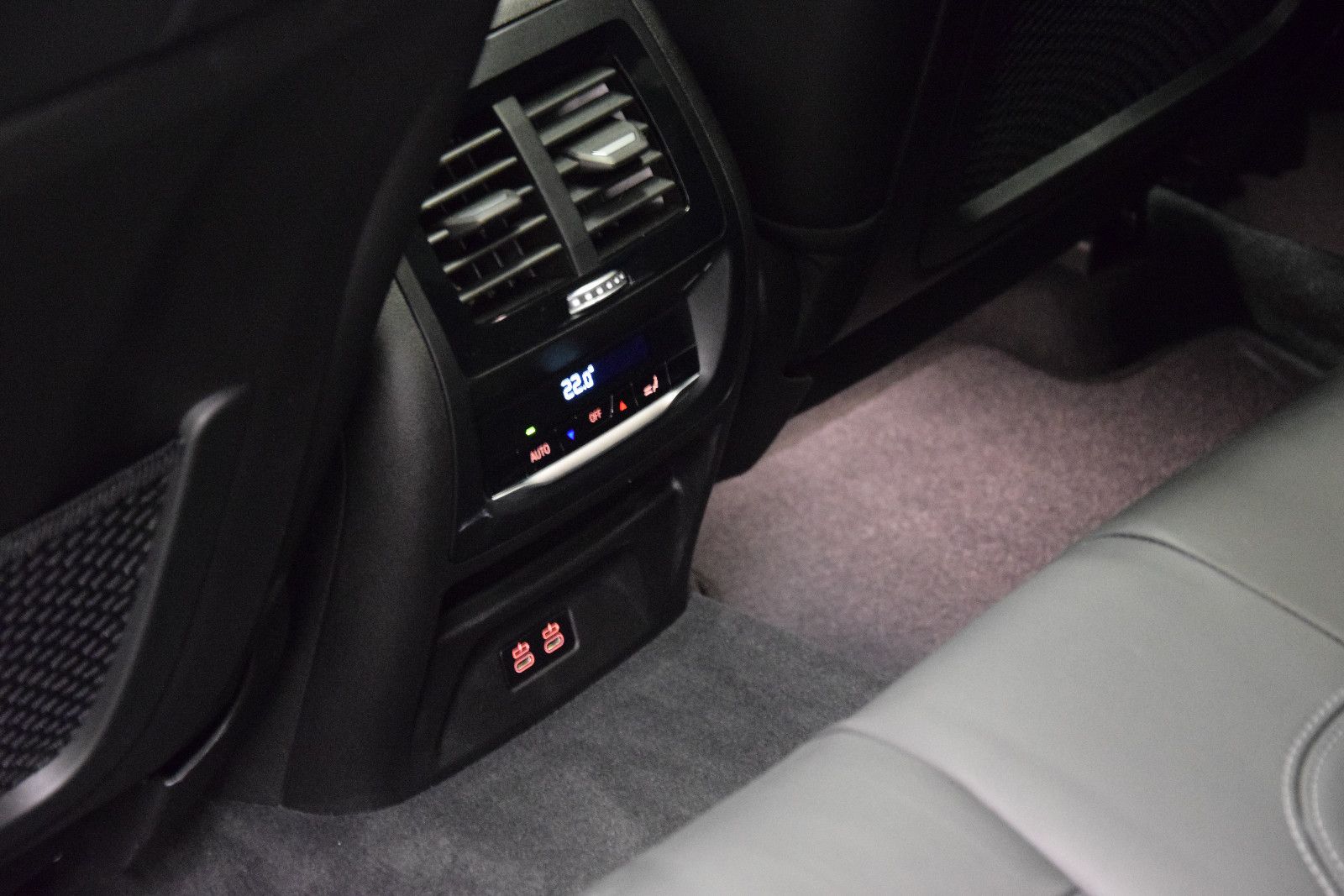 Fahrzeugabbildung BMW X4 xDrive 30 d M Sport ACC Pano Leder AHK STHZ