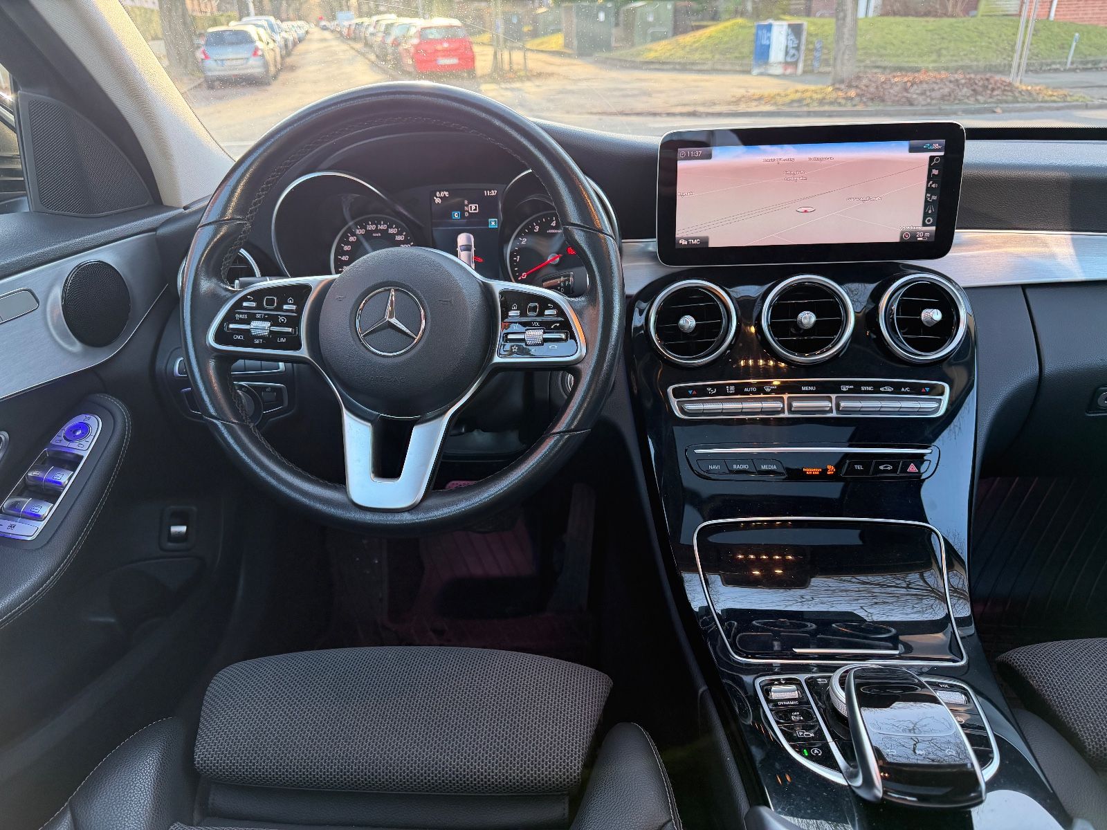 Fahrzeugabbildung Mercedes-Benz C 200 Lim. Avantgarde*SCHIEBEDACH*LED*ACC*TEILLE