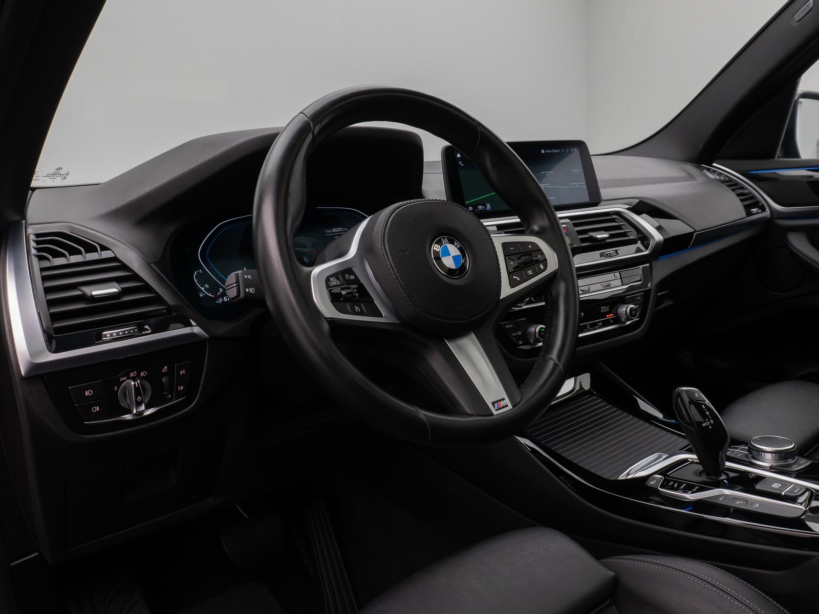 Fahrzeugabbildung BMW X3 xD30e Panorama HUD DAB HiFi Komfort Sport 20"