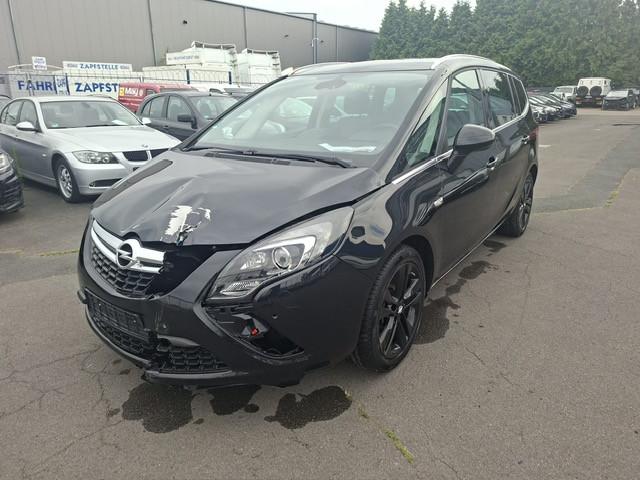 Opel Zafira 2015 — rear view