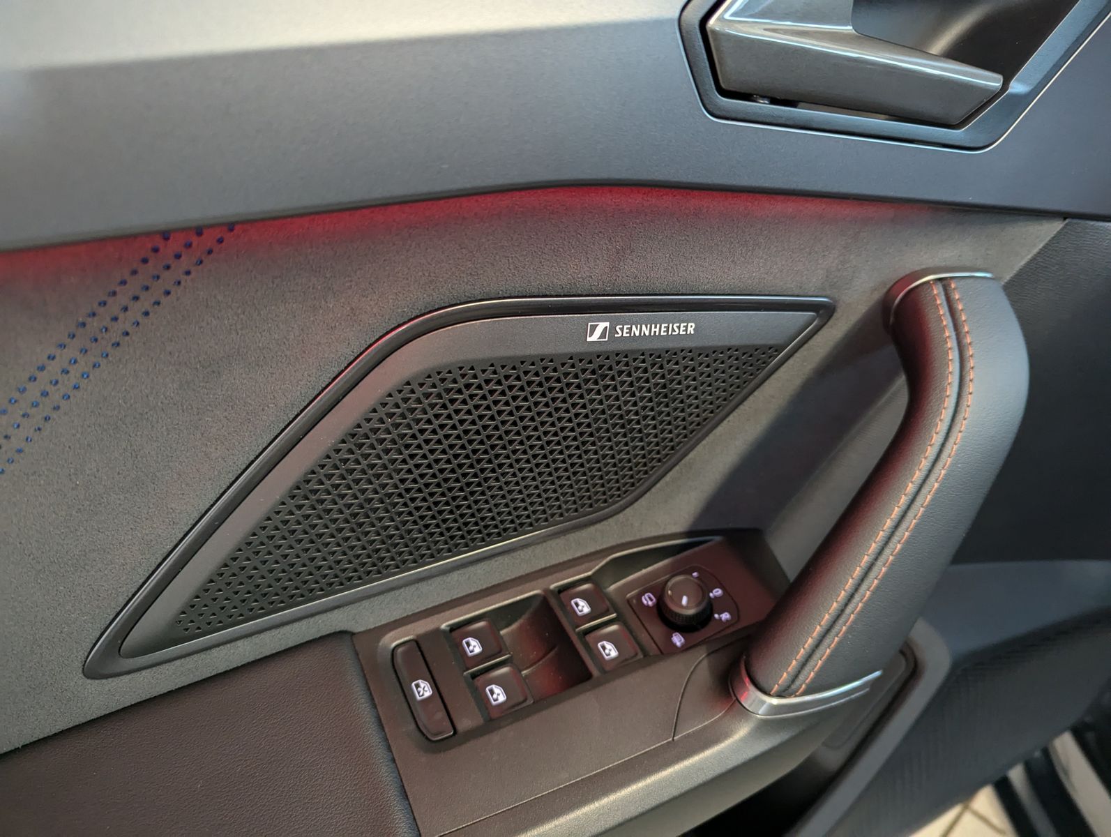 CUPRA Leon 1.5 eTSI Sennh Matrix Pano Edge/Dynamic AHK - Image 23