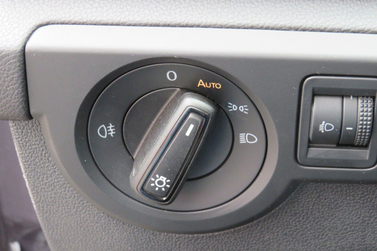 Fahrzeugabbildung Volkswagen T-Cross DSG ACC KAMERA NAVI SITZH LED APP GJ 1.H