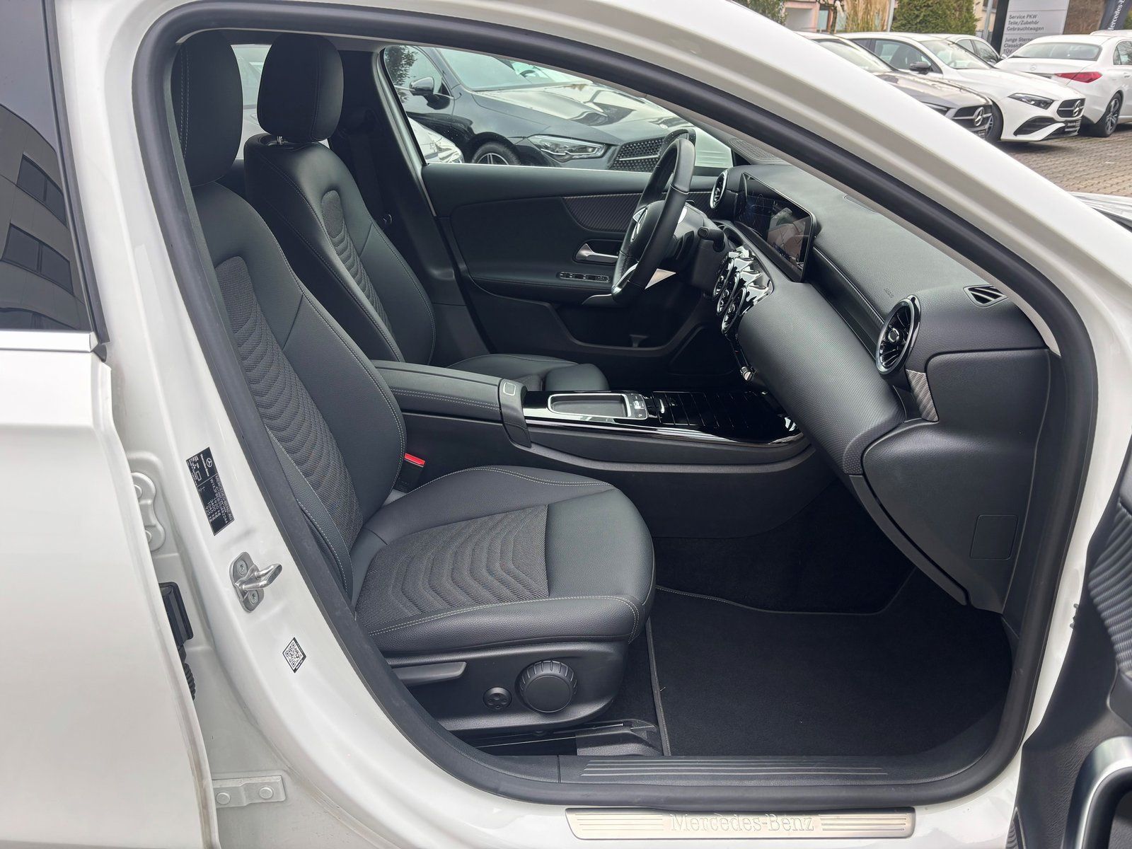 Fahrzeugabbildung Mercedes-Benz A 180 PROGRESSIVE*LED*KAMERA*SPURHALTE*