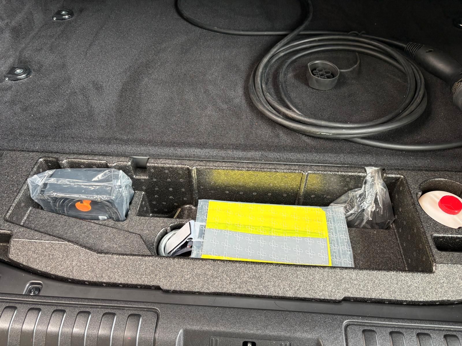 Fahrzeugabbildung Land Rover Range Rover Sport P400e HSE Dynamic, 21 zoll