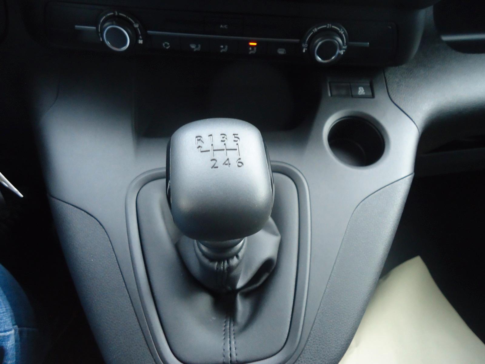 Peugeot Partner KW L1 110 PureTech Premium *Klima-PDC*