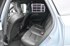 Fahrzeugabbildung Volvo XC60 B5 AWD R-Design *STHZ*HU*Pano*Massage*B&W*