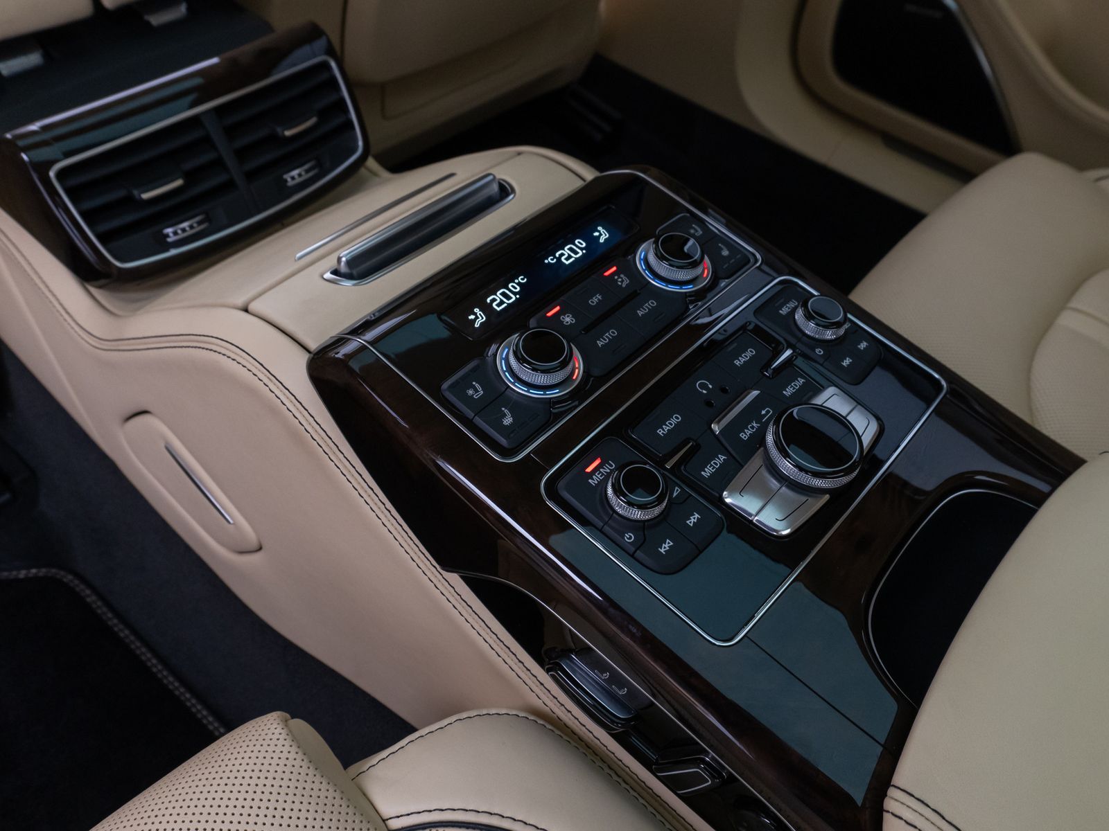 Fahrzeugabbildung Audi A8 W12 Lang Chauffeur GSD B&O Keramik TV Voll