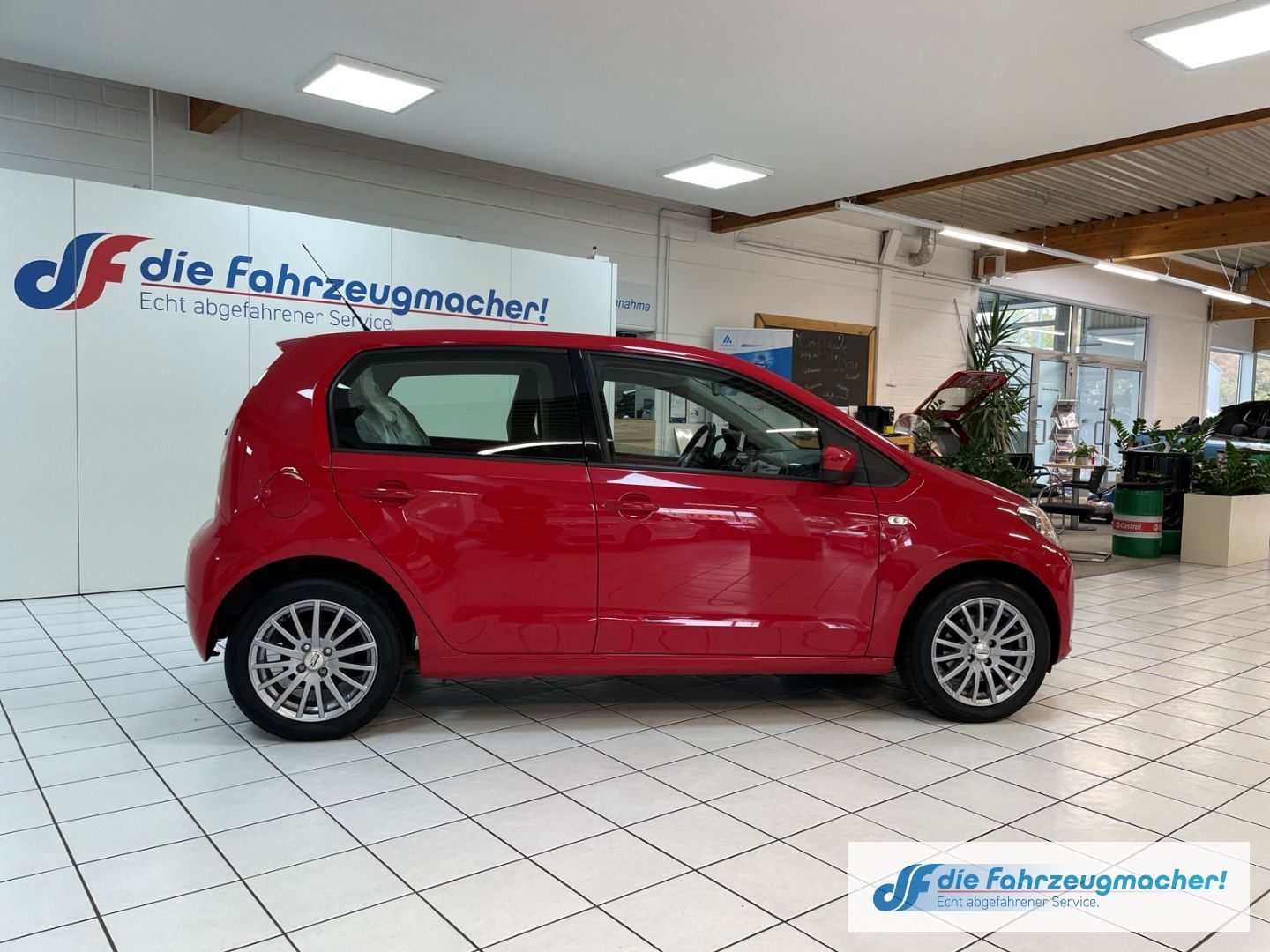 Fahrzeugabbildung Volkswagen up! move Navi Klimaautom SHZ Notbremsass. Temp P