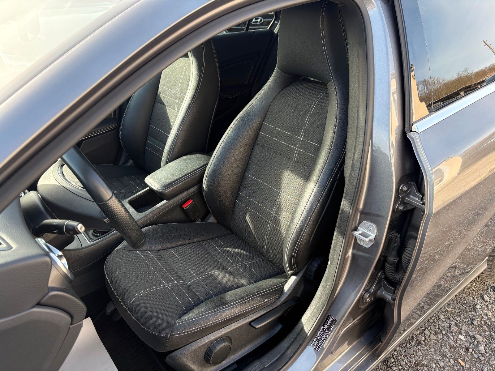 Fahrzeugabbildung Mercedes-Benz A 200 BE Xenon Leder PDC SPORTSITZE 2.HAND SHZ