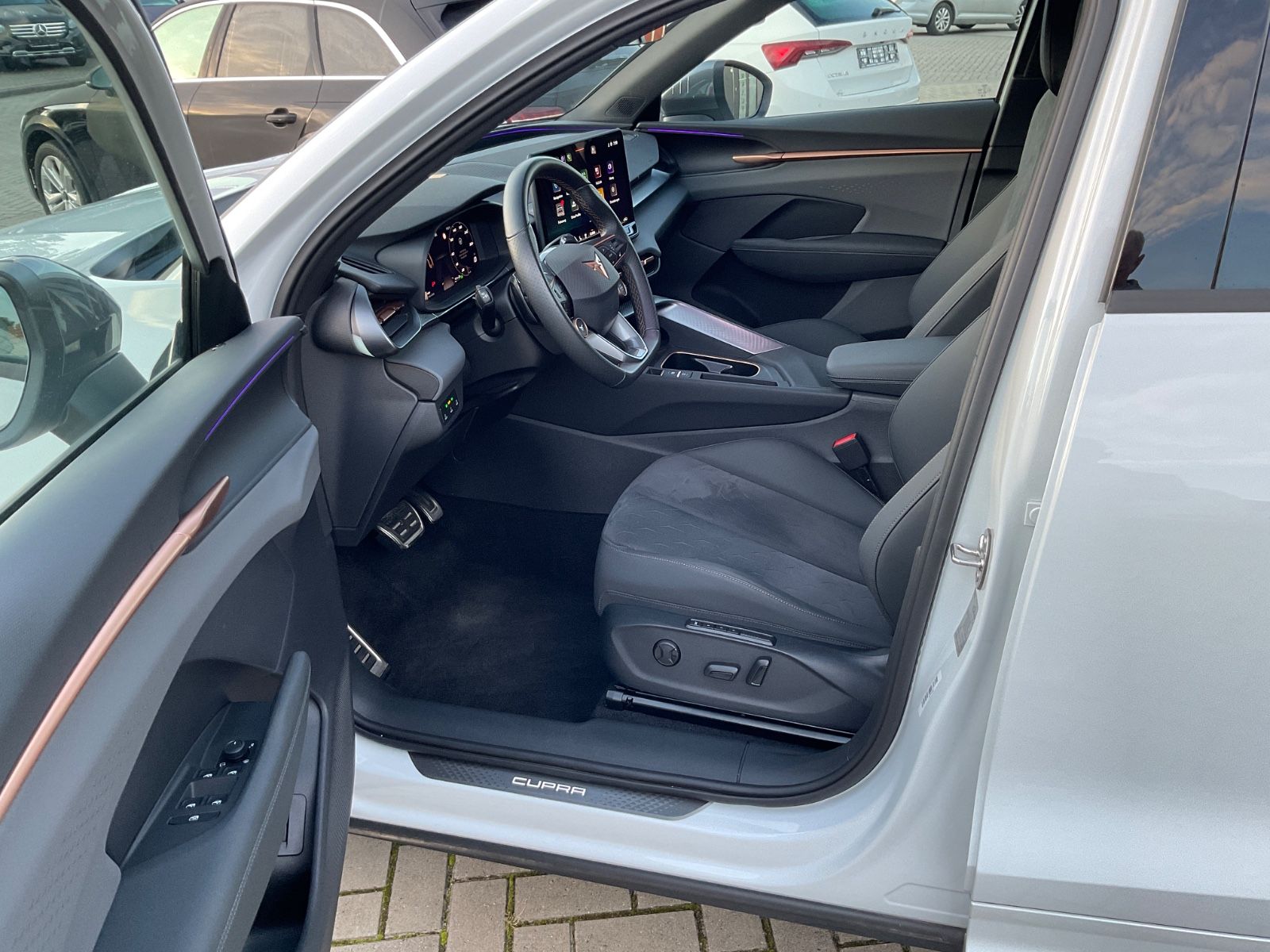 Fahrzeugabbildung CUPRA Terramar 1.5 eTSI DSG,Kamera,LED,ACC,Navi,Memory
