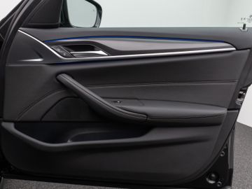 Fahrzeugabbildung BMW 520d xD M Sport Kamera DAB HiFi 4xKlima ACC Komf