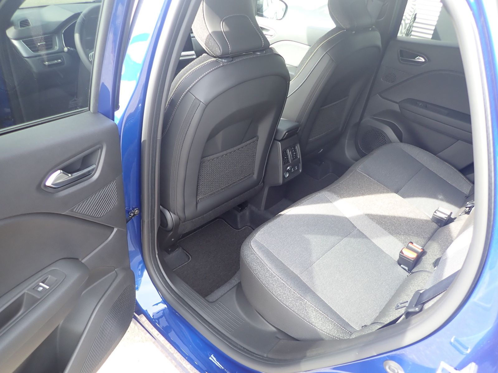 Fahrzeugabbildung Renault Captur Techno Mild Hybrid 140 EDC
