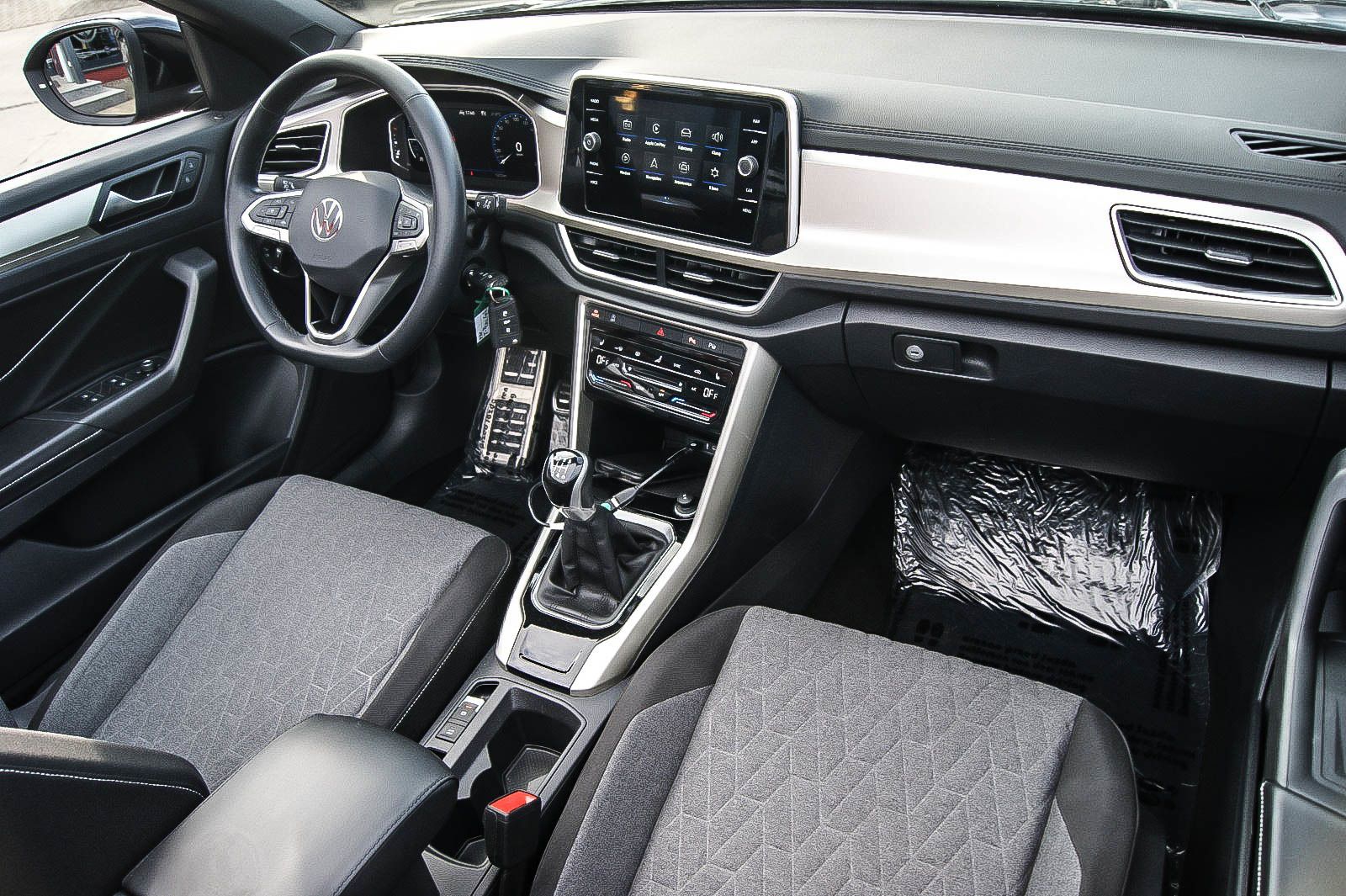 Fahrzeugabbildung Volkswagen T-Roc Cabriolet Move IQ-LIGHT KAMERA E-VERDECK