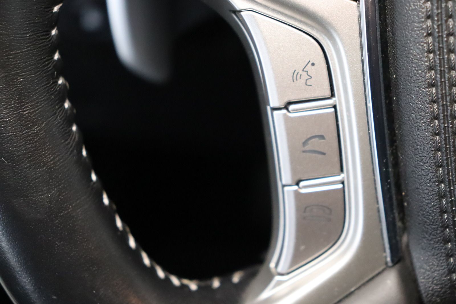 Fahrzeugabbildung Mitsubishi Outlander PHEV 2.4 Plus 4WD