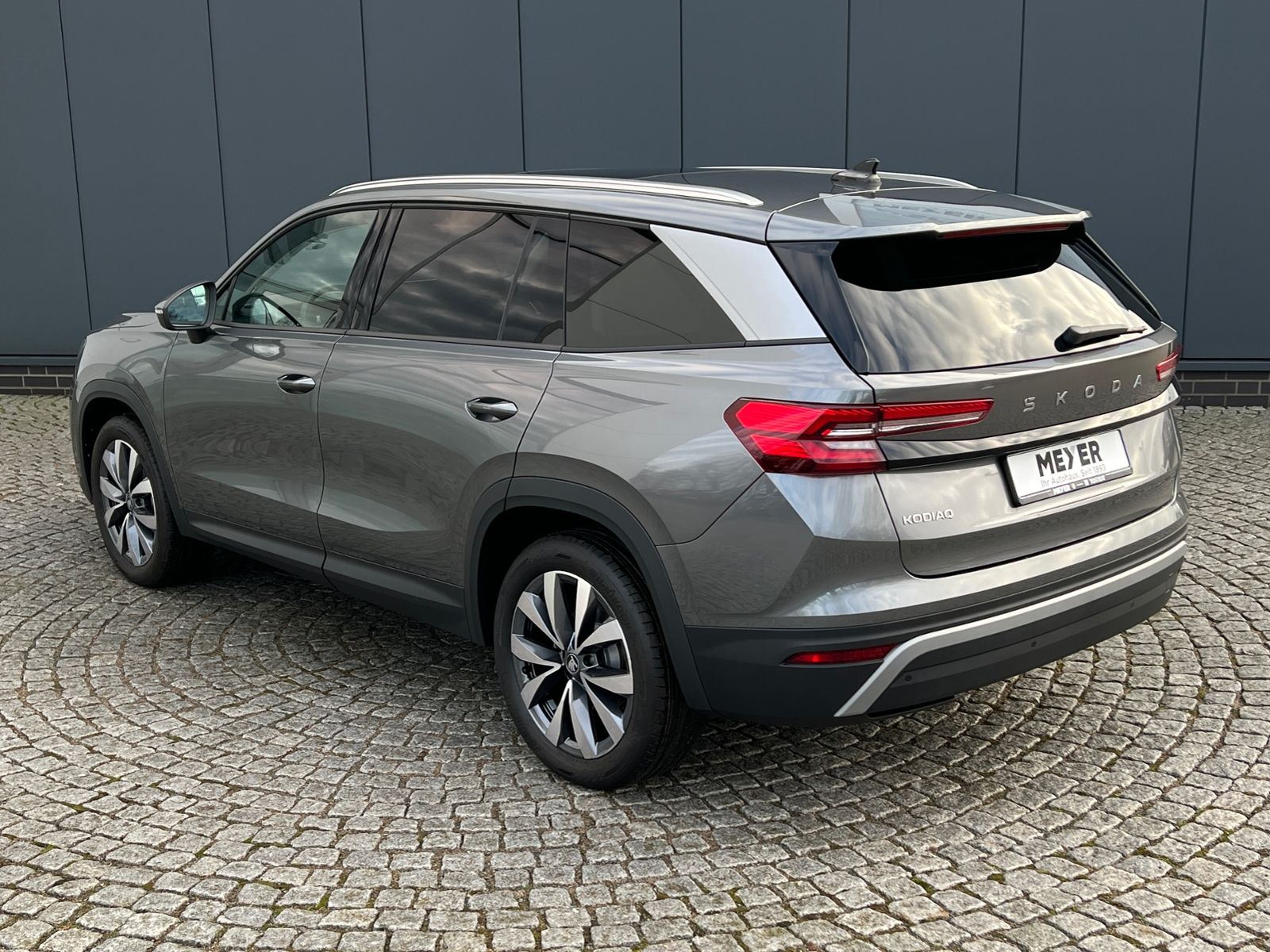 Fahrzeugabbildung SKODA Kodiaq Selection 1.5 TSI mHEV DSG *AHK, LED, Pan