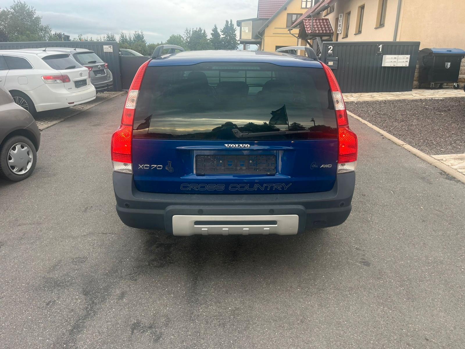 Volvo XC70 2006 — engine 2.401 cm³, 185 HP (136kW)