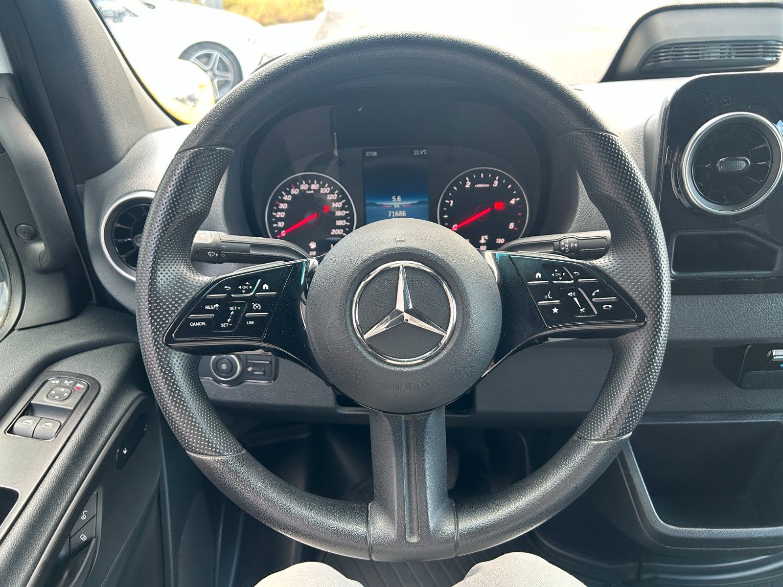 Fahrzeugabbildung Mercedes-Benz Sprinter 317 CDI 4325 9G Klima Kamera SHZ