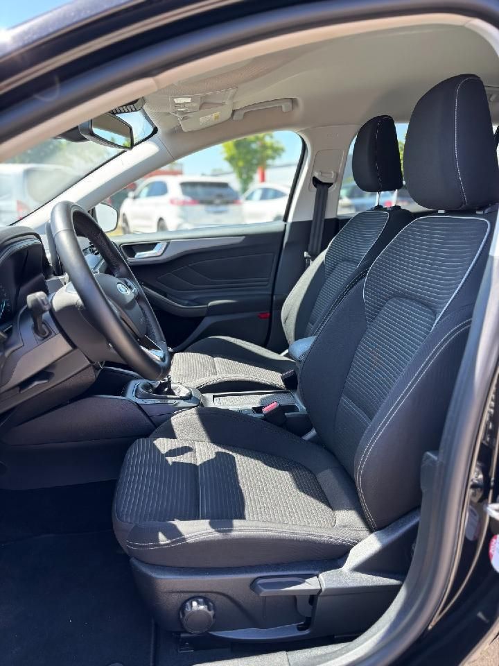 Fahrzeugabbildung Ford Focus Turnier Titanium