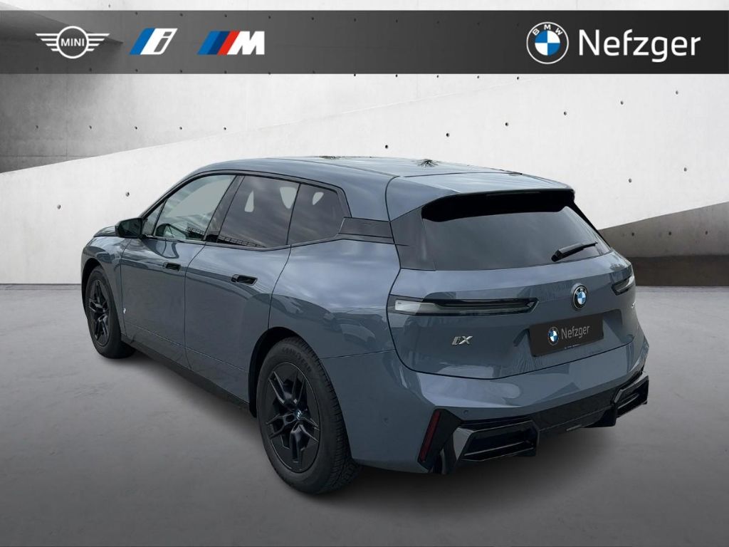 BMW iX xDrive45 M Sport Park-Assistent Panorama H&K foto 3