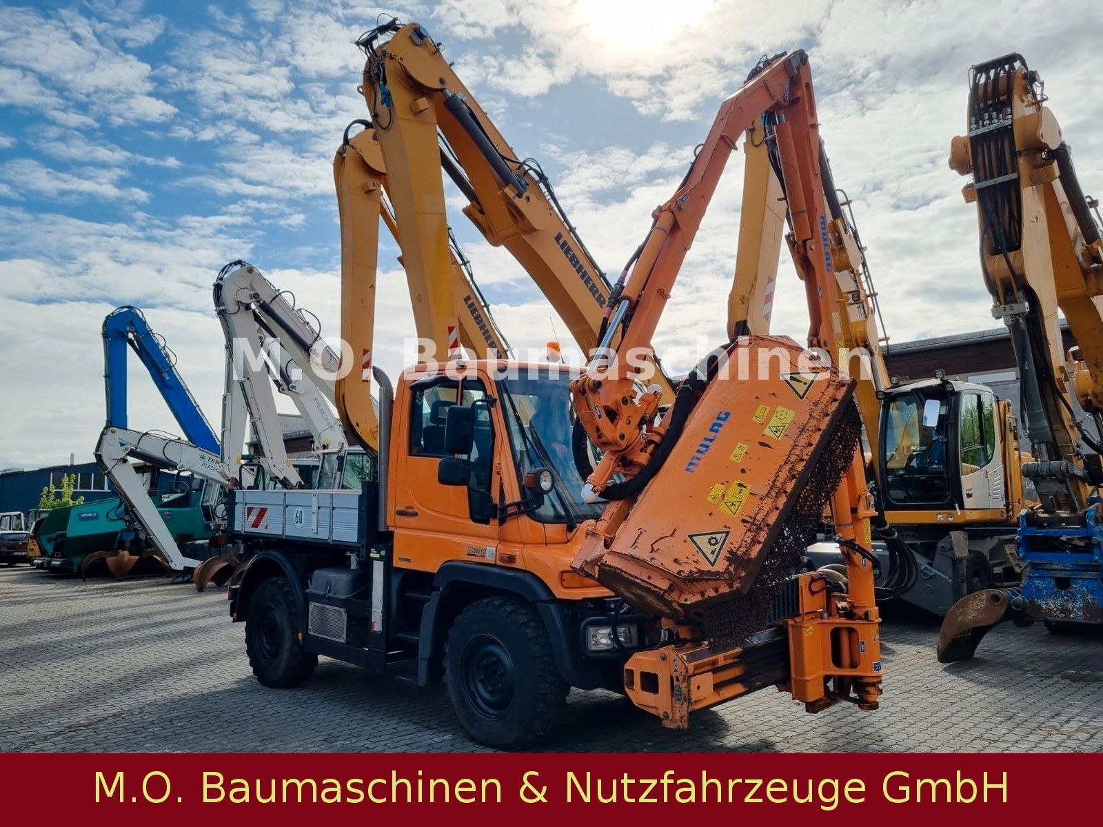 Fahrzeugabbildung Unimog U 300 Plus / Mulag  / Mähgerät / Schere / Bürste