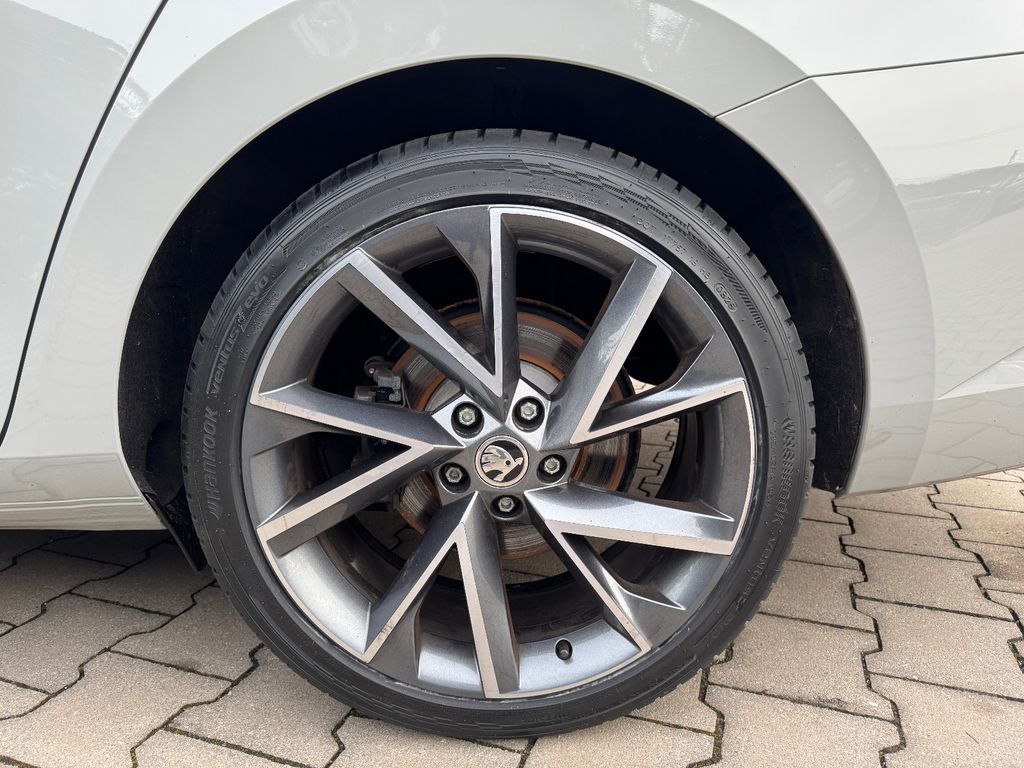 SKODA Superb Combi 2.0 TDI Sportline DSG SKODA Superb Combi 2.0 TDI Sportline DSG