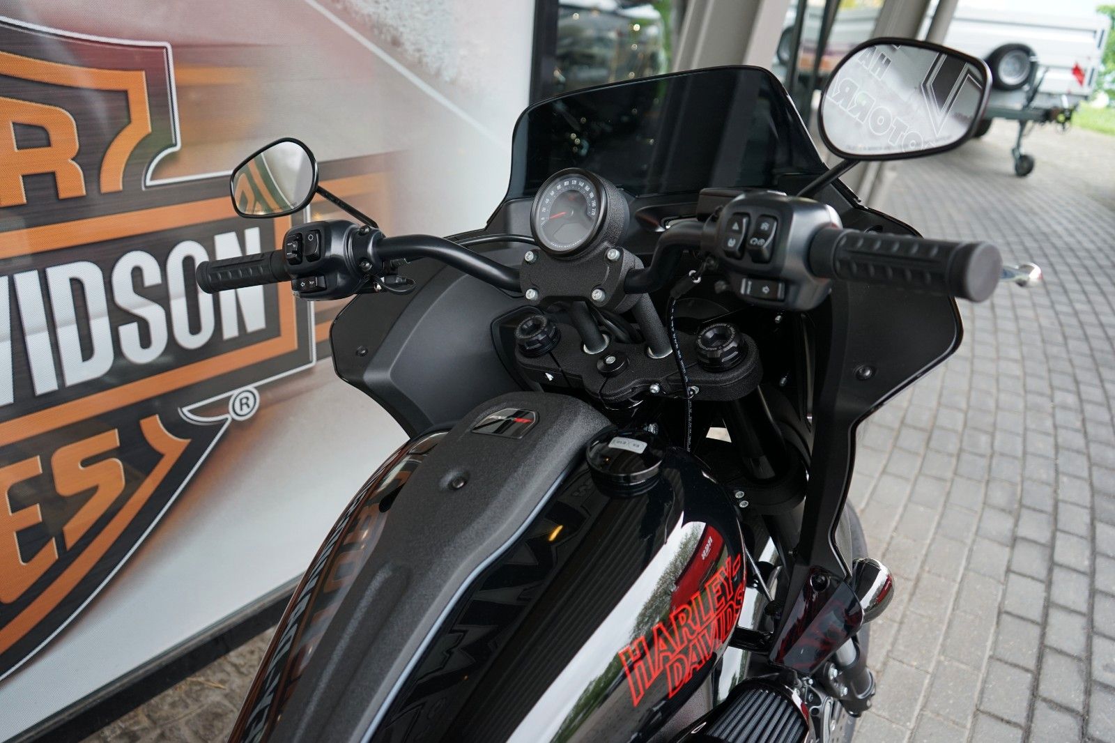 Fahrzeugabbildung Harley-Davidson Low Rider ST FXLRS 2025 117cui High Output Motor