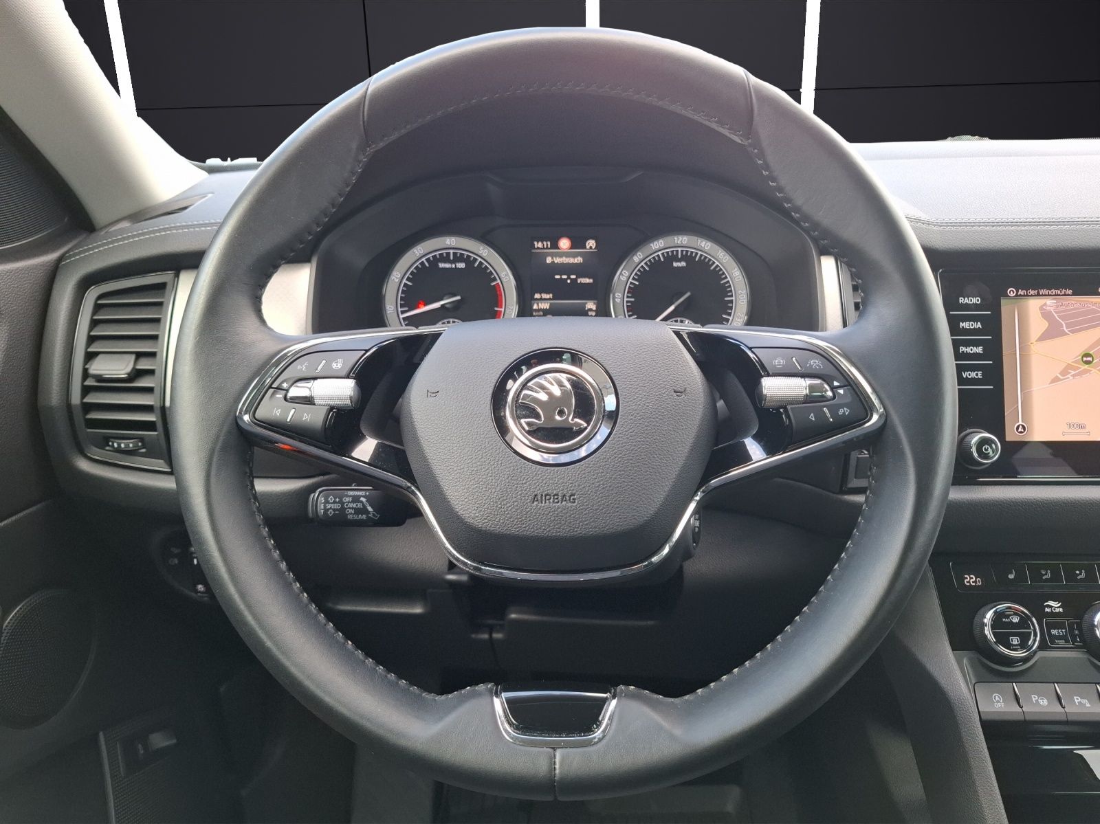 Fahrzeugabbildung SKODA Kodiaq TSI Clever Matrix AHK Navi ACC RFK SH 19"
