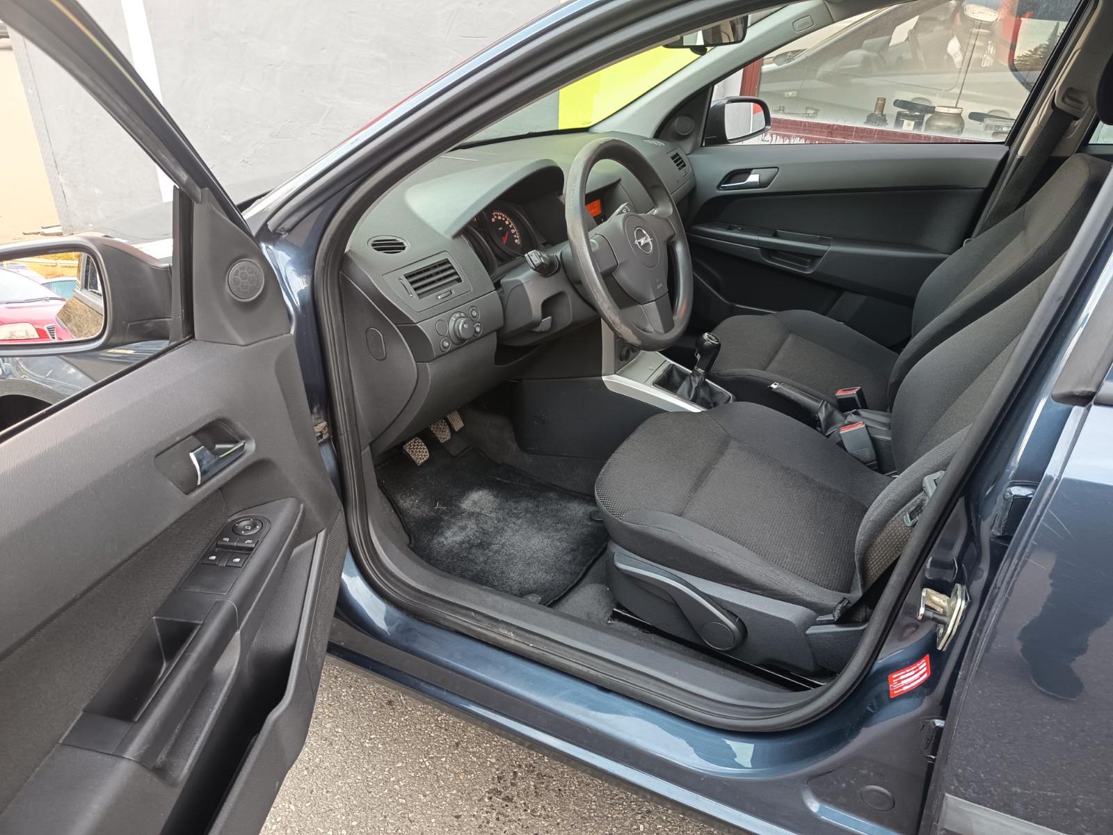Opel Astra 2009 — photo 7