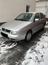 Volkswagen VW Polo Classic Automatik. 1,6  TÜV neu ... - Volkswagen Polo Classic mit Benzin-Antrieb