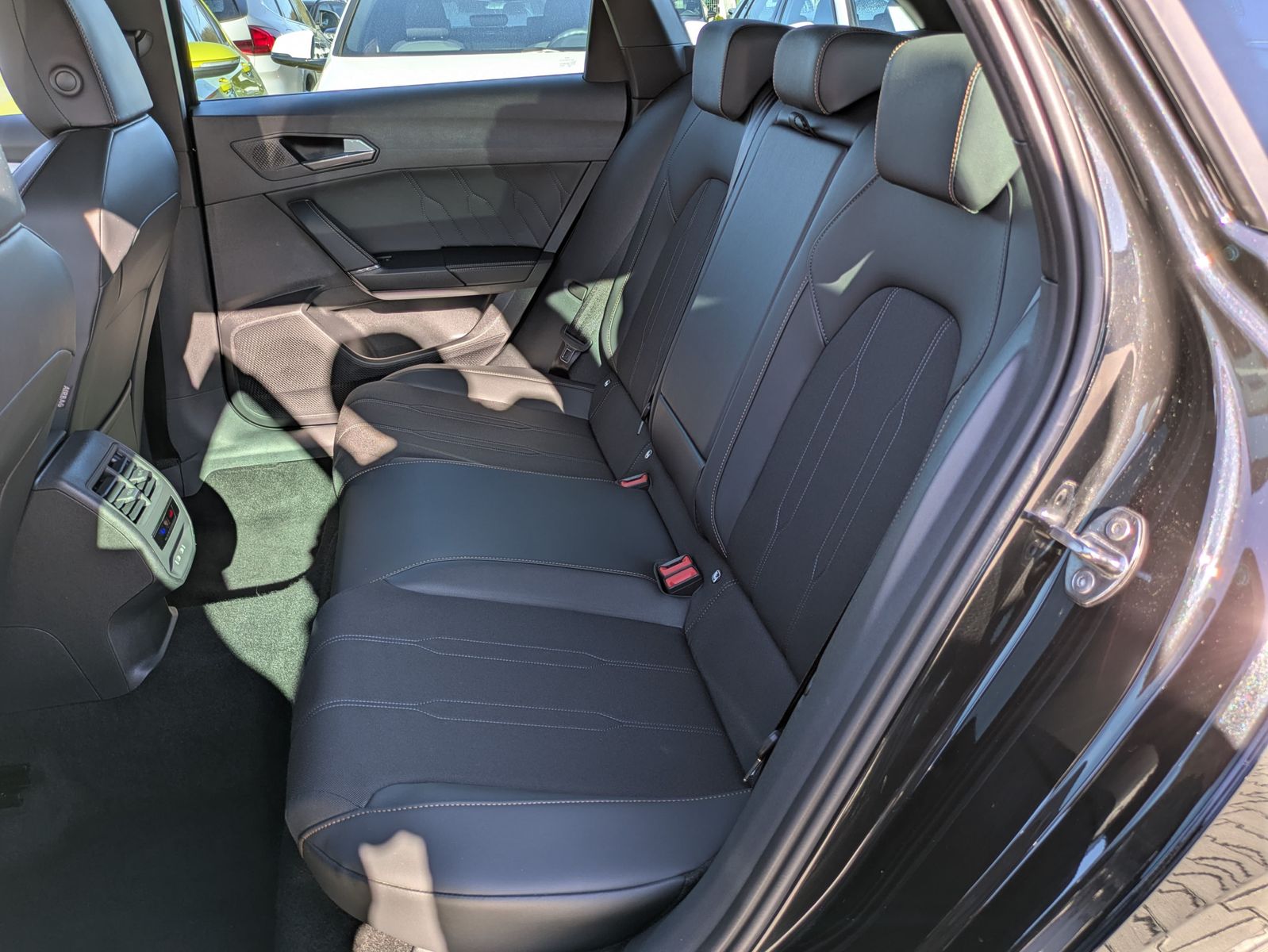 Fahrzeugabbildung CUPRA Leon 1.5 eTSI DSG MATRIX-LED*ACC*APP*KAMERA*18"