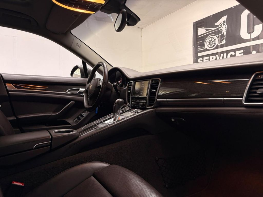 PORSCHE Panamera Basis VOLLLEDER PANORAMA ISOFIX LUFTFAH PORSCHE Panamera Basis VOLLLEDER PANORAMA ISOFIX LUFTFAH