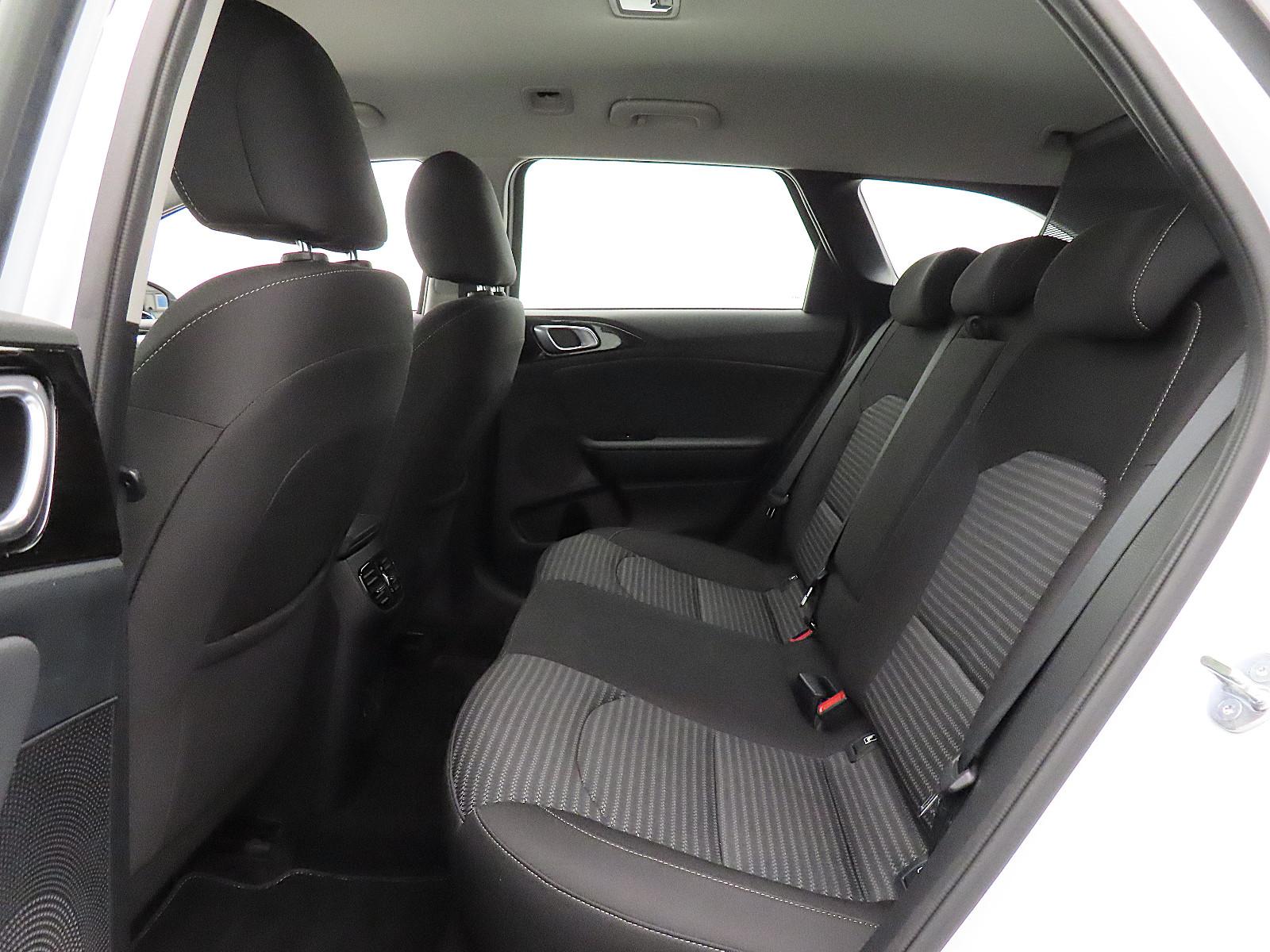 Kia Ceed Hybrid Automatik | Garantie | AHK | Kamera