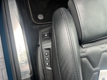 Peugeot 3008 GT PT 130 Navi+SHZ+SD+360°+LED+Leder+Memory