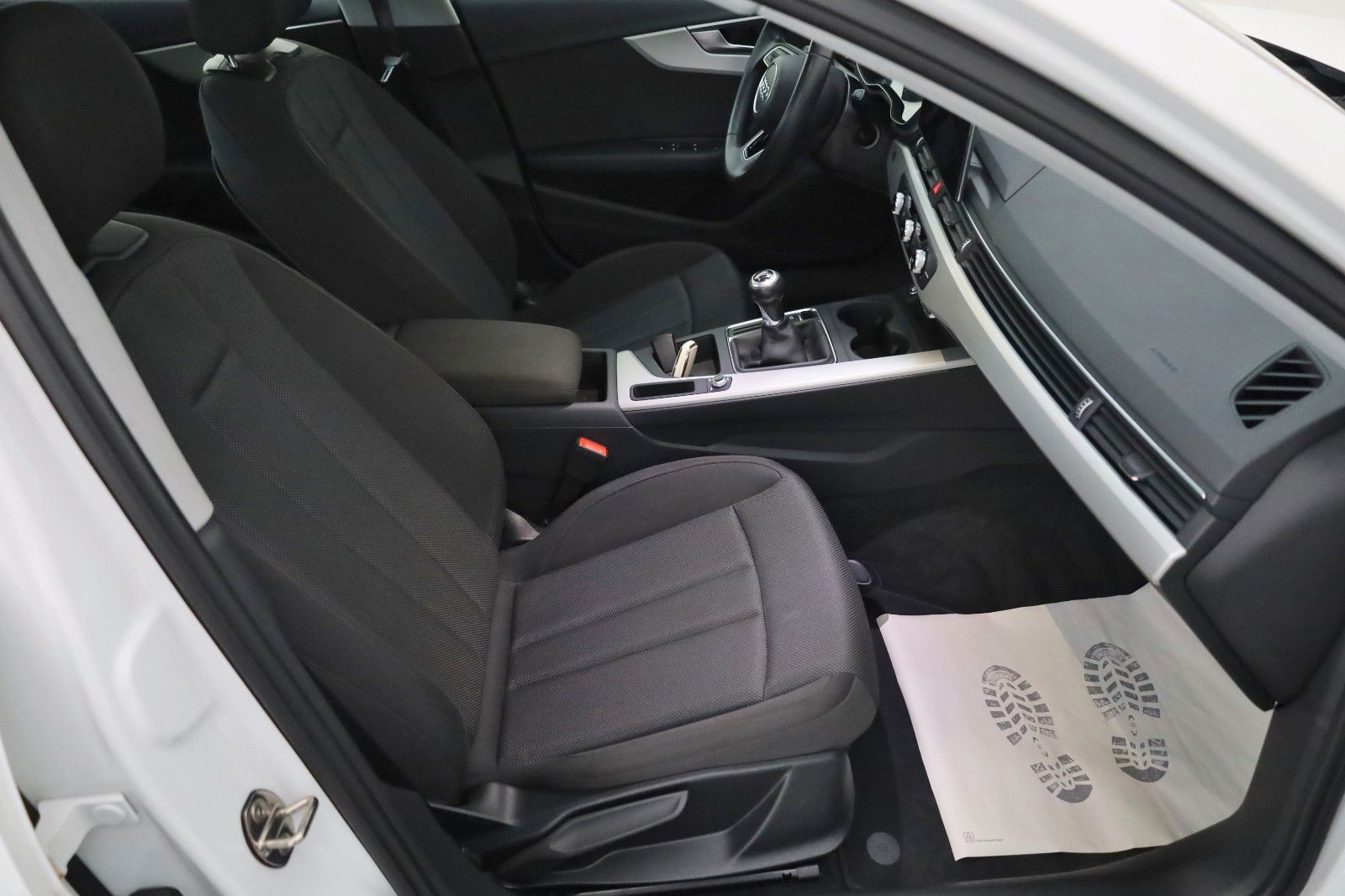 Fahrzeugabbildung Audi A4 Avant 35 TFSI Navi,LED,Panorama,Kamera,SR+WR
