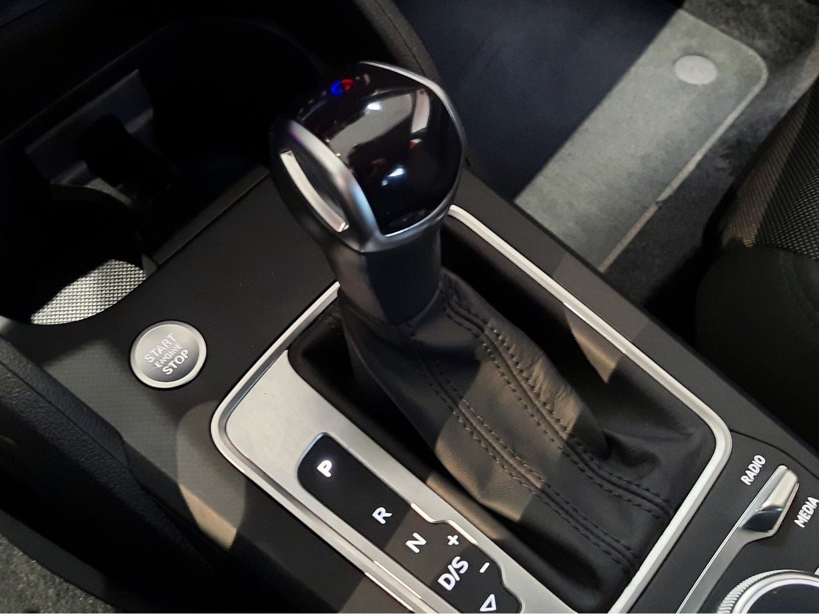 Fahrzeugabbildung Audi Q2 30 TDI S-line S-tronic *Navi*Cam*LED*PDC*ACC*