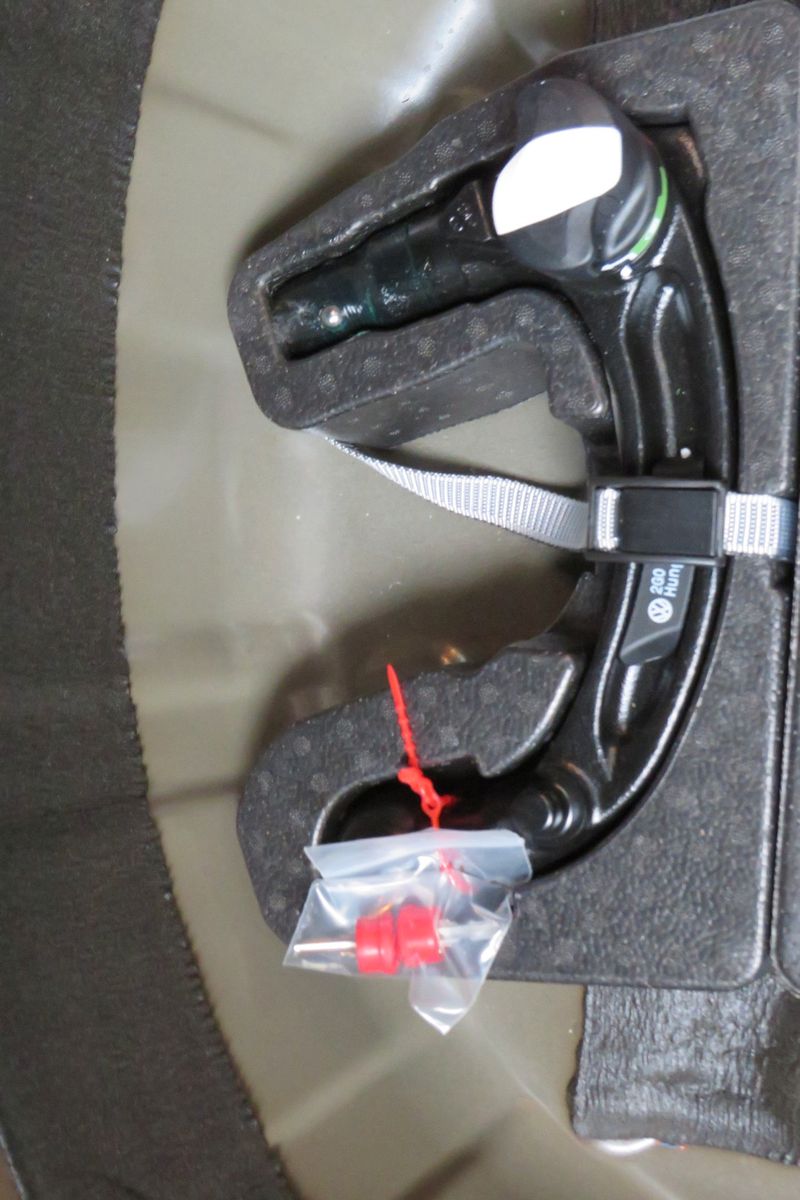 Fahrzeugabbildung Volkswagen T-CROSS DSG GOAL AHK PDC NAVI ASSISTENT-PA. 1.HD