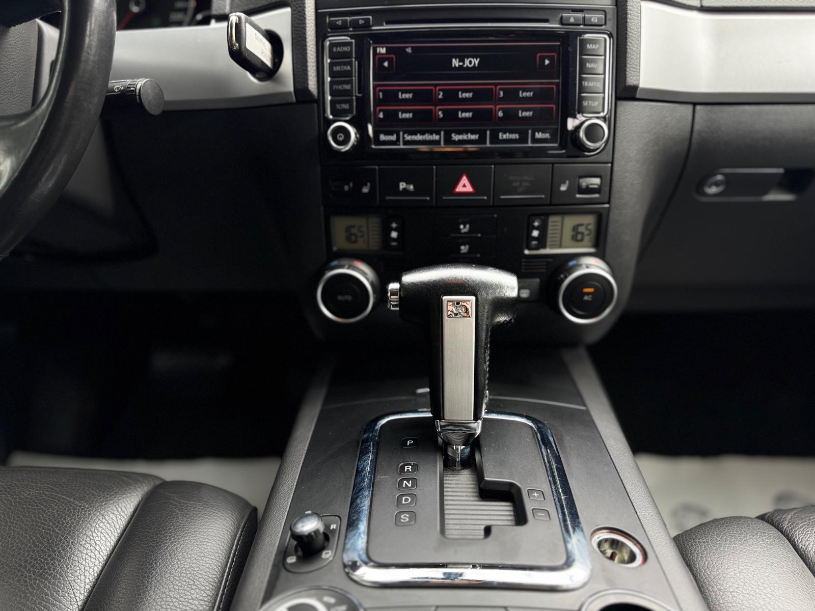 Volkswagen Touareg 3.0 V6 TDI | 239 ch | BVA | Cuir chauffant | Caméra de recul | Xénon adaptatif | GPS | Capacité de remorquage 3 500 kg