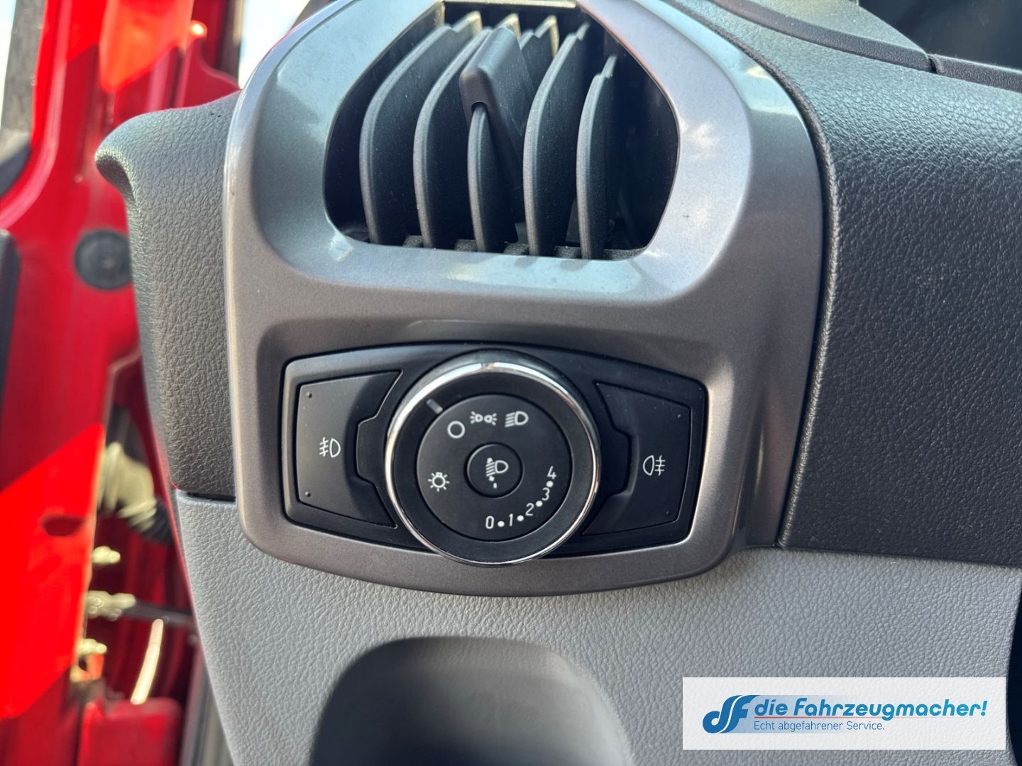 Fahrzeugabbildung Ford Transit Custom 310 L1 Trend Temp Tel.-Vorb. *303
