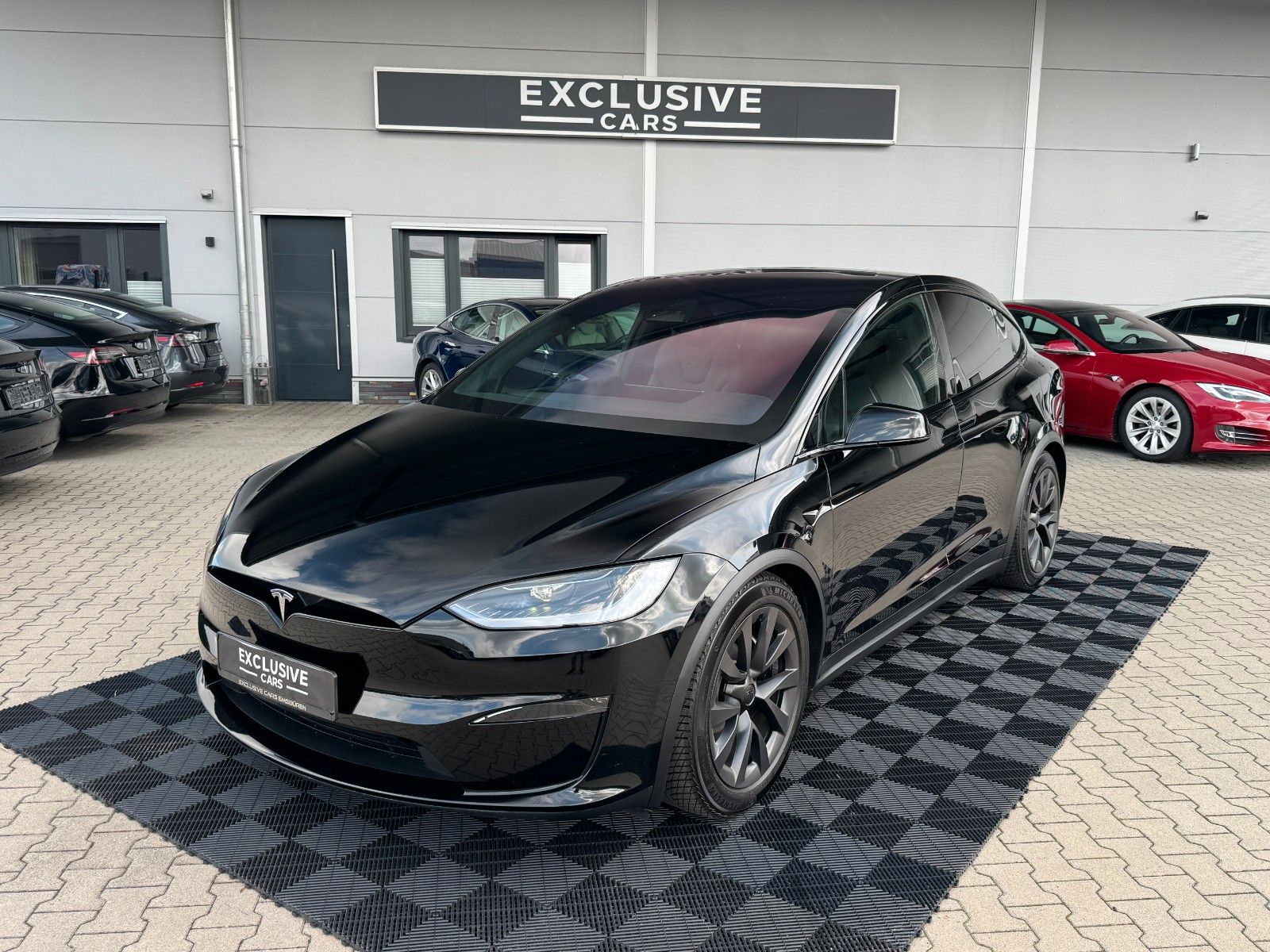 TESLA Model X